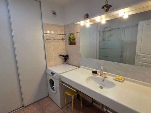 Appartement 3 pièces climatisé avec terrasse et parking, centre-ville Sainte-Maxime