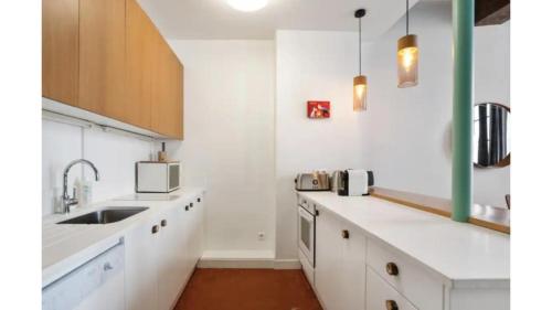 Parisian Apartment With Terrace in Saint Michel-Notre Dame