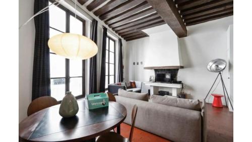 Parisian Apartment With Terrace in Saint Michel-Notre Dame