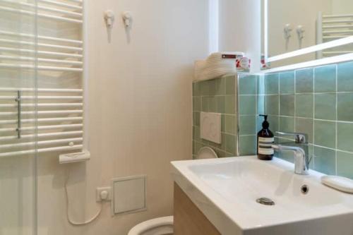 Airy and Stylish 1BD Flat ile Saint-Louis