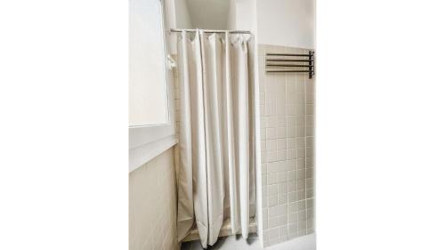 Stylish 2BDR Lisbon Apartment City Center