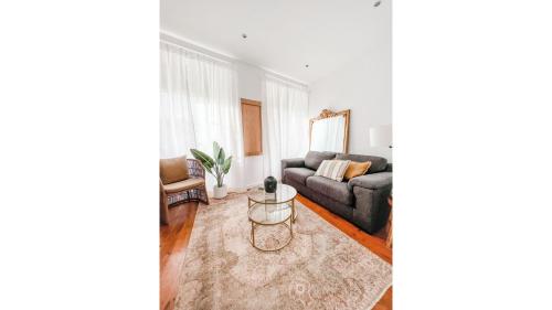 Stylish 2BDR Lisbon Apartment City Center