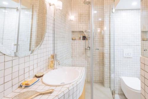 Modern Rustic-style Apartment 7th arrondissement!