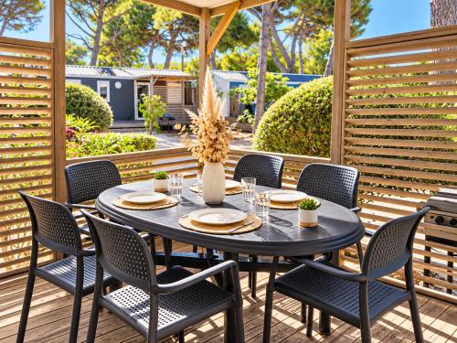 L'Azur MobilHome 6 personnes Camping 4 étoiles Piscine Proche des Plages du Barcarès