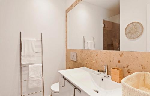 Modern Portuguese 1 Bedroom Apartment in Belém