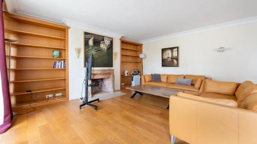 Spacious 3BD Family Apartment Auteuil