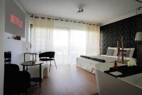 Studio Lux Cannes - Suite premium avec baignoire ilot, plage a 2 min, Palais des festivals à 15 min