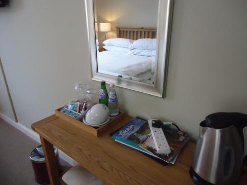 a table with a mirror and a bed in a room at Royal Oak Hotel in Great Ayton