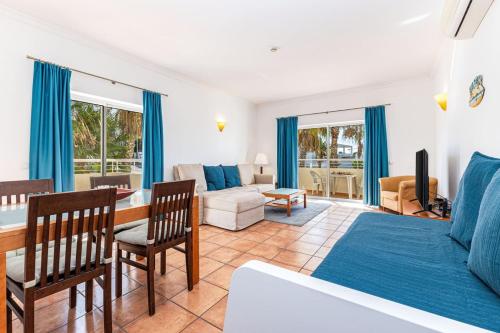 Porto de Mós Retreat | Sea View, Pool & Gym