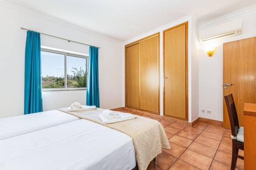 Porto de Mós Retreat | Sea View, Pool & Gym