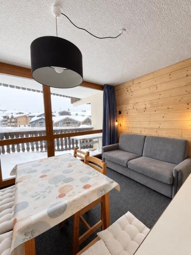 Stylish Lac du Lou apartment by Alpstays