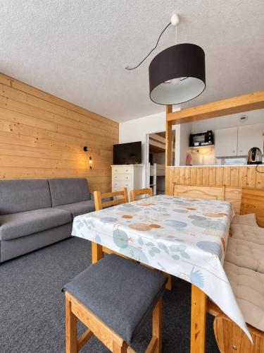 Stylish Lac du Lou apartment by Alpstays