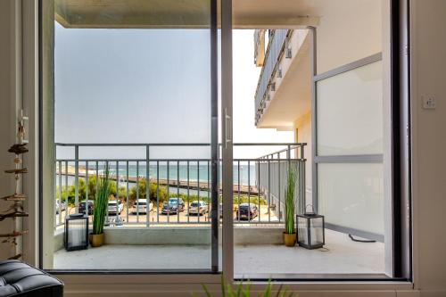 Appartement design face à l'océan et au lac