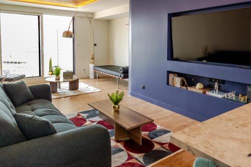 Appartement design face à l'océan et au lac