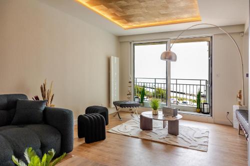 Appartement design face à l'océan et au lac