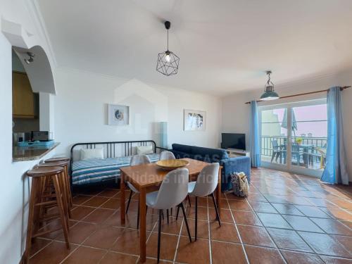 Sunset Apartment by ACasaDasCasas