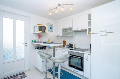Apartment By the Sea