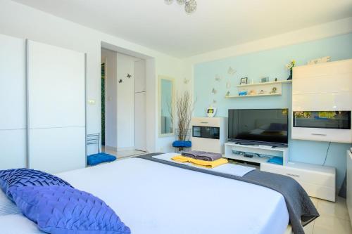 Apartment By the Sea