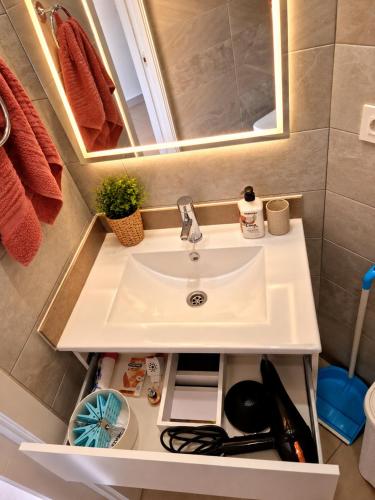 Apartamentos ZANCA CITY CENTER free luggage storage