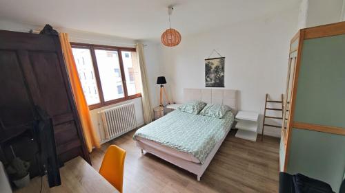 Chambre dans un appartement partagé