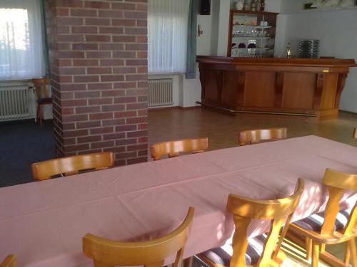 a pink table and chairs in a room at Zur Krone in Seelze