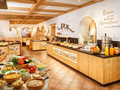 a buffet line with food on display in a restaurant at Hotel Lärchenhof in Katschberghöhe