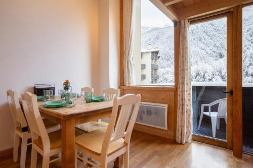Grand Roc A220 from Slopes 150m , View & Parking - Happy Rentals