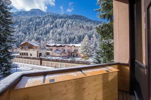 Grand Roc B121 from Slopes 260m, View & Parking - Happy Rentals