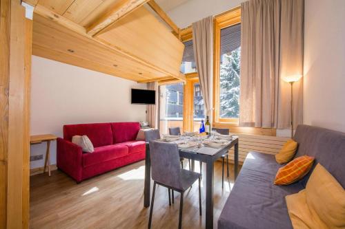 Grand Roc B121 from Slopes 260m, View & Parking - Happy Rentals