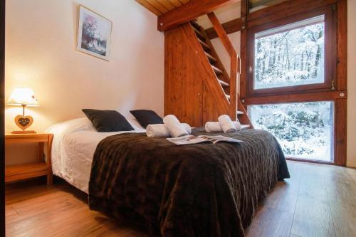 Chalet Chantey Mourry 67 Ski Chalet & Sleeps 8-9 - Happy Rentals