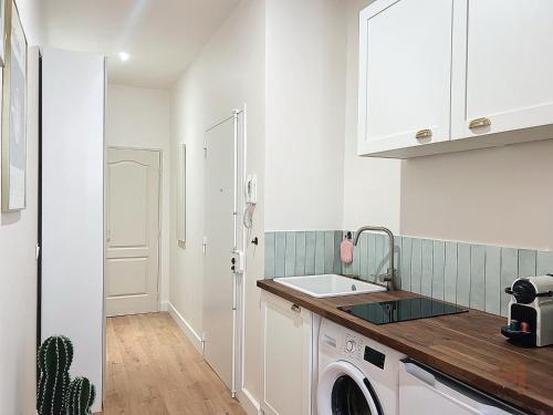 Stylish - Renovated - Downtown & Air Conditioning