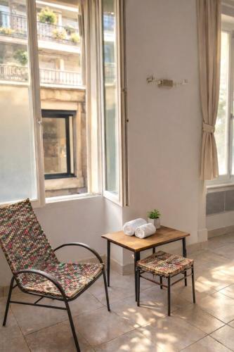 L’Écrin du Chemin Vert – Studio parisien