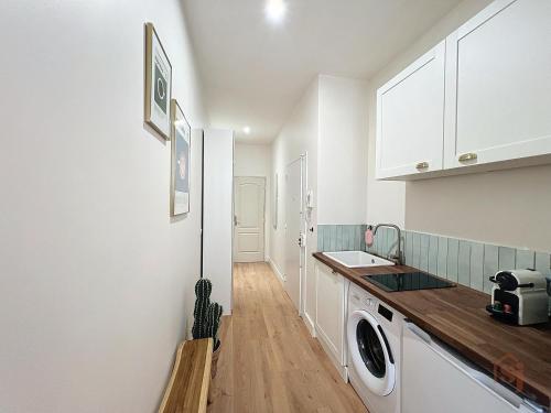 Stylish - Renovated - Downtown & Air Conditioning
