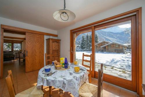 Chalet du Golf618 Family retreat for 9 next to Ski lifts - Happy Rentals