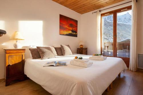 Chalet du Golf618 Family retreat for 9 next to Ski lifts - Happy Rentals