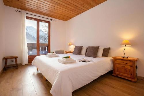 Chalet du Golf618 Family retreat for 9 next to Ski lifts - Happy Rentals