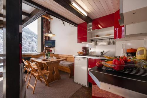 Grand Roc B9 from Slopes 260m, Mountain View & Parking - Happy Rentals