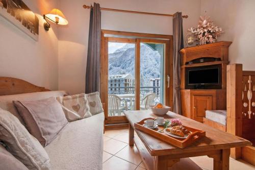 Le Cristal Lognan 7 Mountain View - Happy Rentals