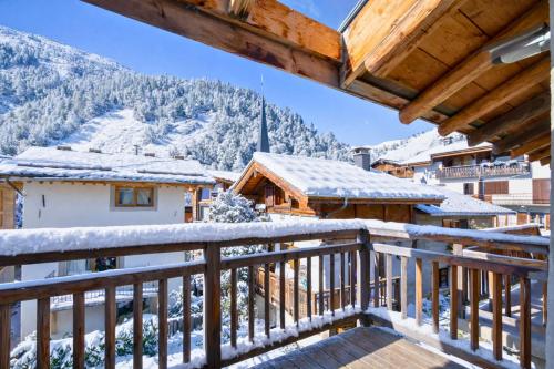 Apt Clusettes 1-min walk to ski + parking & WiFi - Happy Rentals