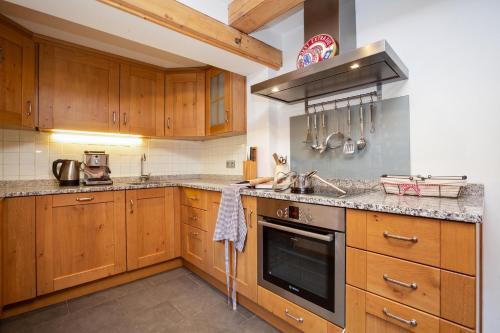 Apt Clusettes 1-min walk to ski + parking & WiFi - Happy Rentals