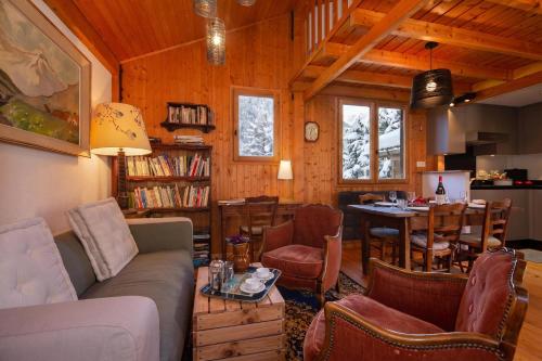 Chalet du Glacier Cosy Alpine style, Sleeps 4 - Happy Rentals