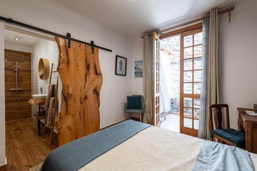 Casa das Flores Funchal - Your Charming Home with Local Secrets
