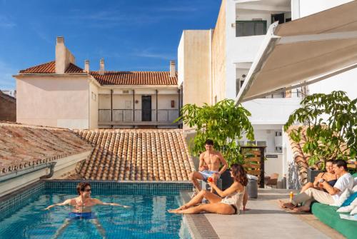 Coeo Hernan Ruiz Rooftop Pool Hostel