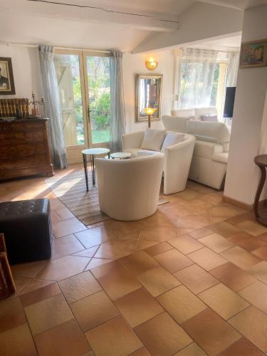 Villa ensoleillée à Sainte-Maxime avec piscine privée
