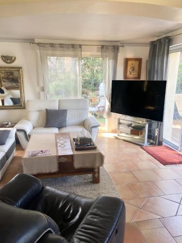 Villa ensoleillée à Sainte-Maxime avec piscine privée