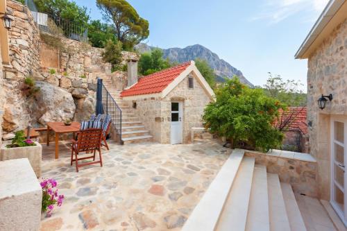 Elegant villa in Podgora with private pool and sea view