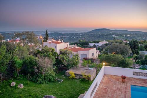 Charming House with Pool in Faro