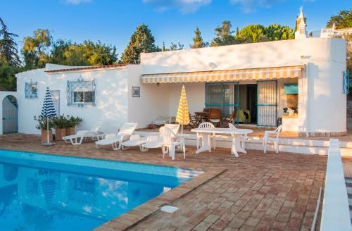 Charming House with Pool in Faro