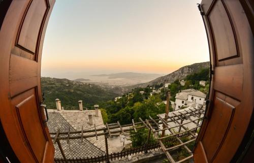 Spacious house with sea view in Volos