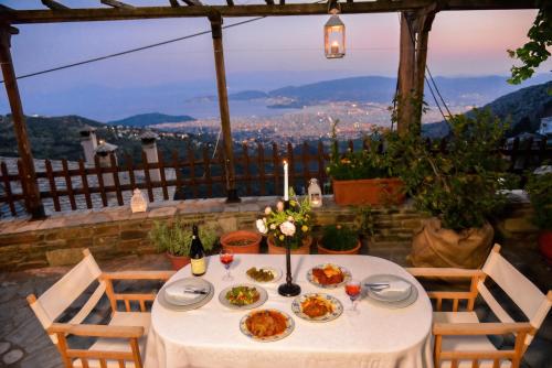 Spacious house with sea view in Volos